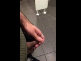 Str8 daddy cum in public toilet