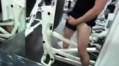 masturbandose en el gym