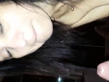 Tia descabelada chupando o pau pequeno 2