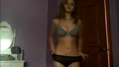 Gissele Showing Off