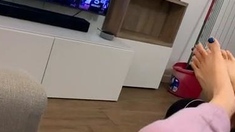 Amateur Foot Fetish Girlfriend Sucks and gives a Footjob