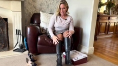 Amateur blonde having solo pleasure